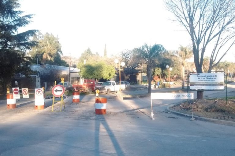 Comienzó la reconstrucción de Av. Los Chañares