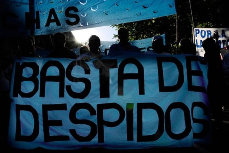 En dos meses, los despidos y suspensiones se multiplicaron por siete